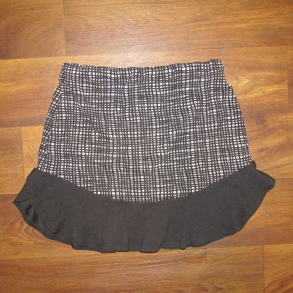 Red Saks Fifth Avenue Dresses & Skirts - Red Saks Fifth Avenue Skirt Size Large Black White